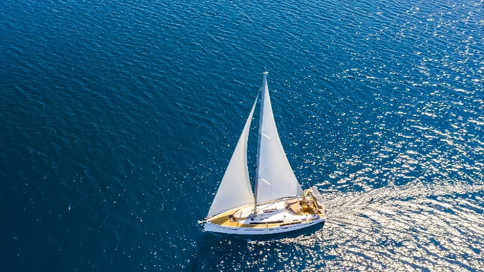 公司制定内部管理文件，对已识别风险建立应对方案，明确责任部门，确定风险预警指标，确保各类风险可防可控。针对政策性风险，公司定期追踪和分析政策变动趋势、开拓多元化的业务模式和收入；对环境管理风险的应对措施包括开展环境管理体系认证、污染物和有害物质防控等。针对合规风险、信息安全风险等也有相应的风险应对策略。建立风险监测机制，定期更新《组织情景分析表》与《利益相关方及其需求清单》，每年至少一次对各项风险进行全面、动态监测与管理，及时准确地掌握风险变化。根据《企业合规管理办法》及相关管理体系标准要求开展合规风险管理评审工作，管理评审频率不少于每年一次。公司定期自行或委托具有专业资质的外部机构开展风险管理体系有效性评价，重点关注可能存在风险管理缺失、遗漏或薄弱的环节，全面客观评价风险管理体系运行真实情况。